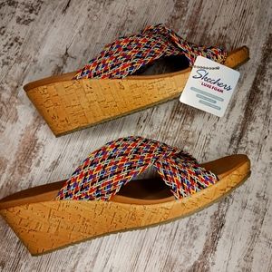 SKECHERS LUXE Foam Wedge Sandles